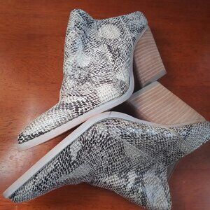 MiiM Women's Slip-in Boots Cream/Black sz 7.5 Leather Insole
